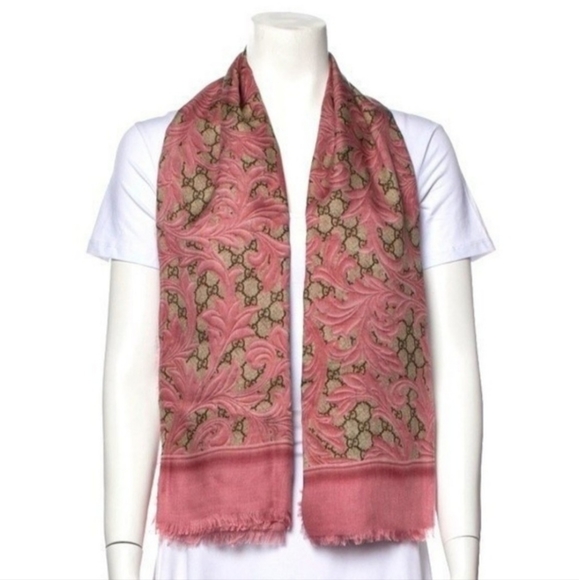 (NWT) Gucci scarf/wrap in size 55"ร55" - Picture 4 of 9